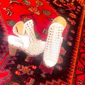 Sbicca vintage collection off White and Brown Leather Sandals😻🐆🍒❤️‍🔥